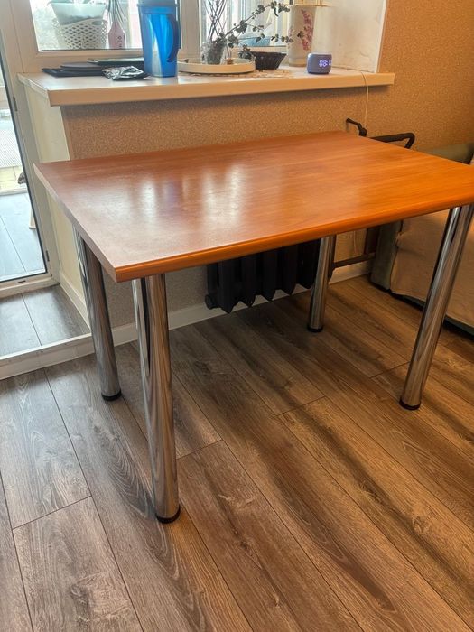 Продам стол в идеальном состоянии .  Российского производства