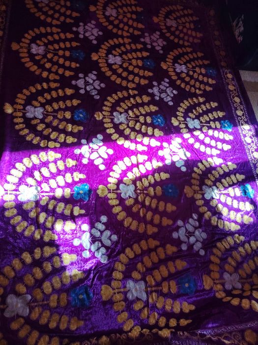 Сюзане, духобада тикилган сузана