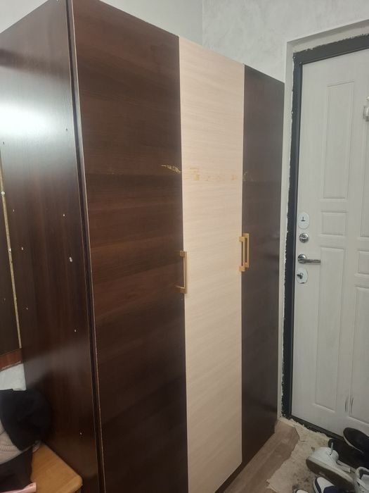 Срочно продам шкаф трех дверный