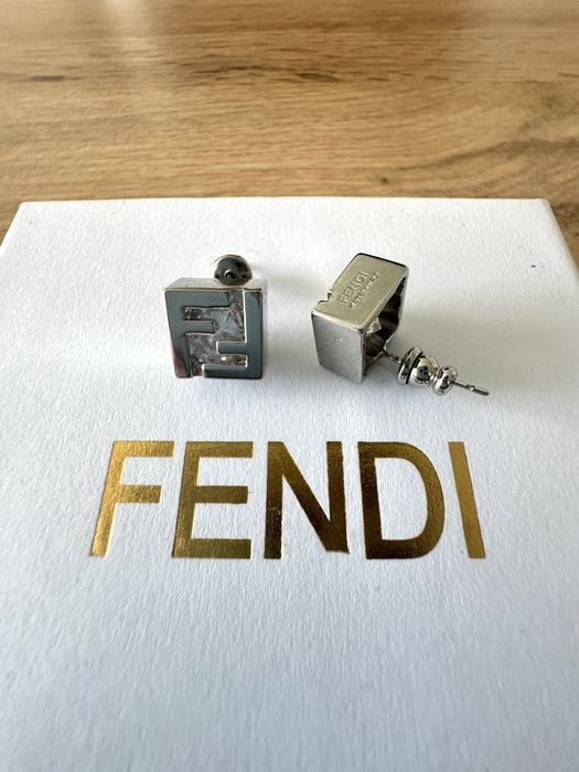Сребристи Обеци Fendi