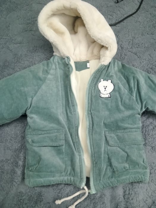 Продам куртку на девочку