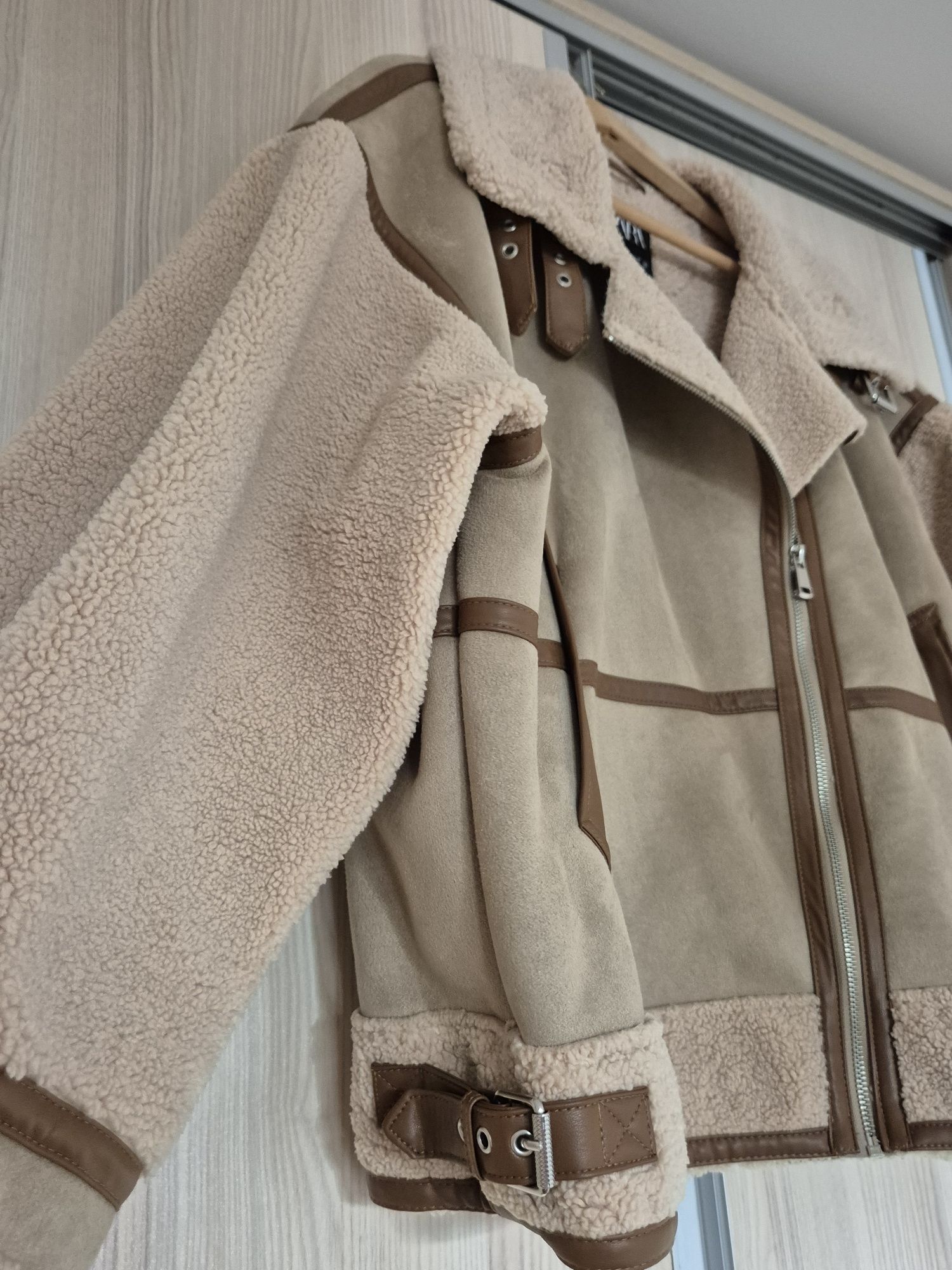 Zara ново яке, L размер