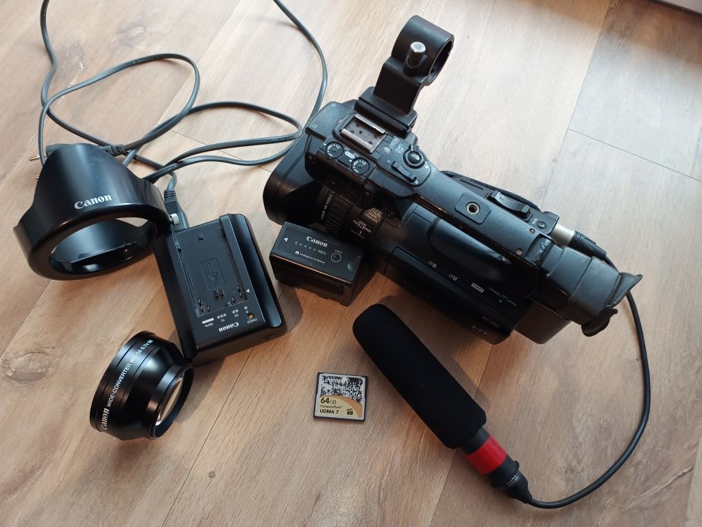 Camera video Canon XF 100 + accesorii