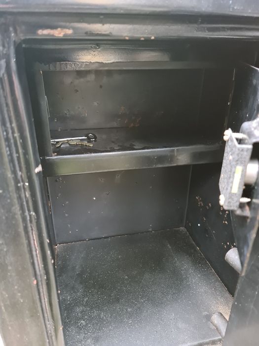 Casa valori seif romanesc 2 rânduri chei 60 x 40 cm ,150 kg,stare buna