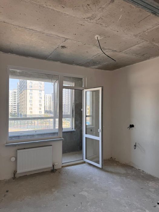 Продам пластиковый дверь с окнами новый