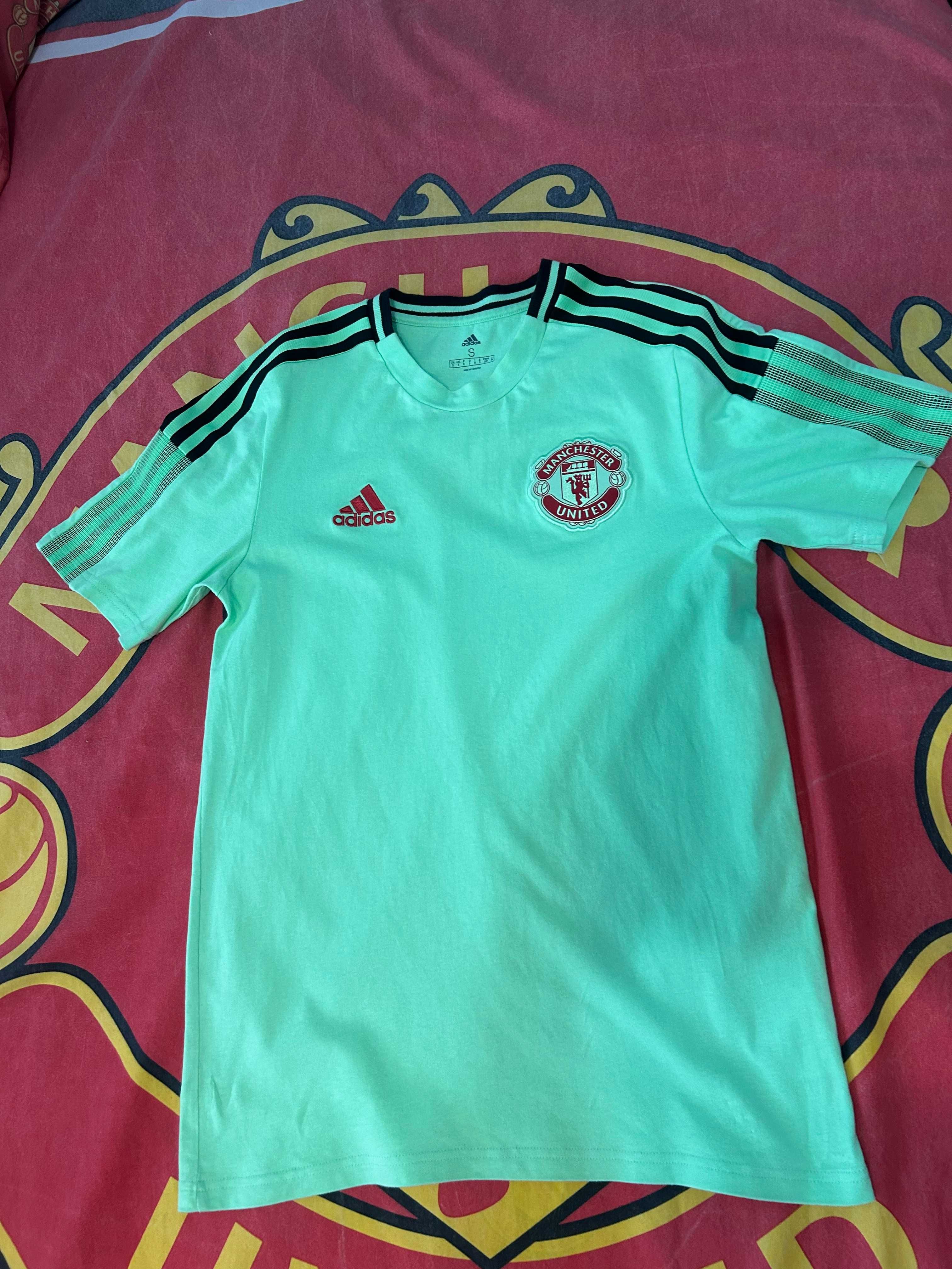 Продавам памучна фланелка на Манчестър Юнайтед/ Manchester United
