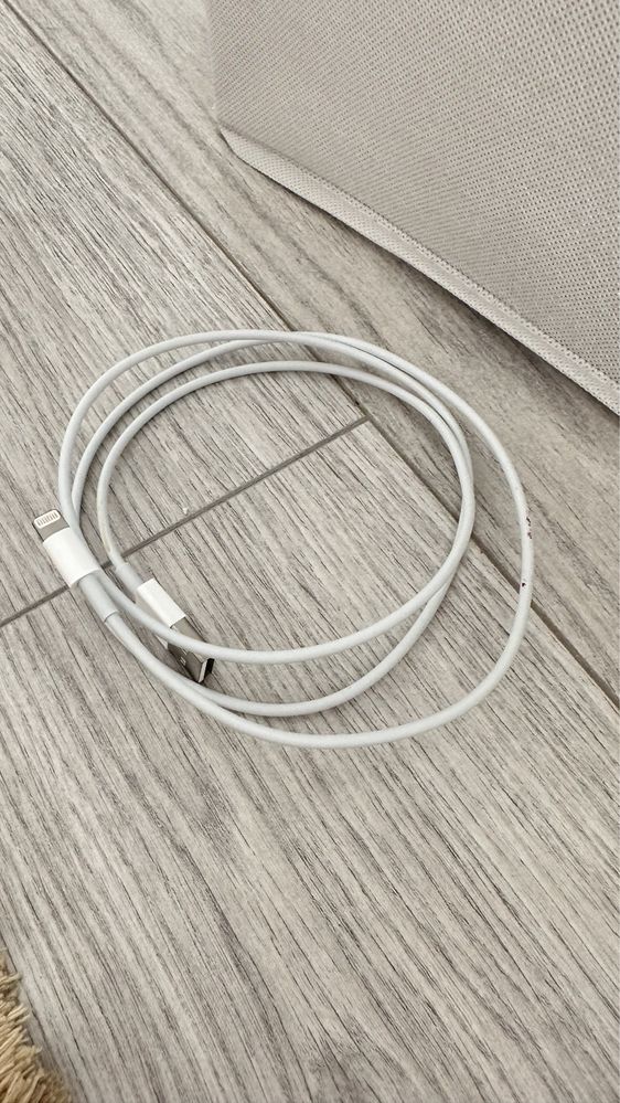 Продается оригинал шнур от Iphone
