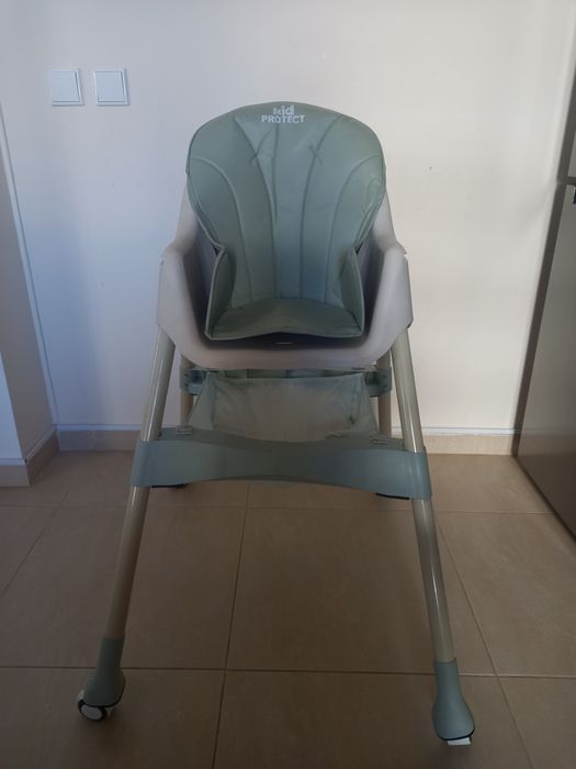 Vând scaun de masă copii.