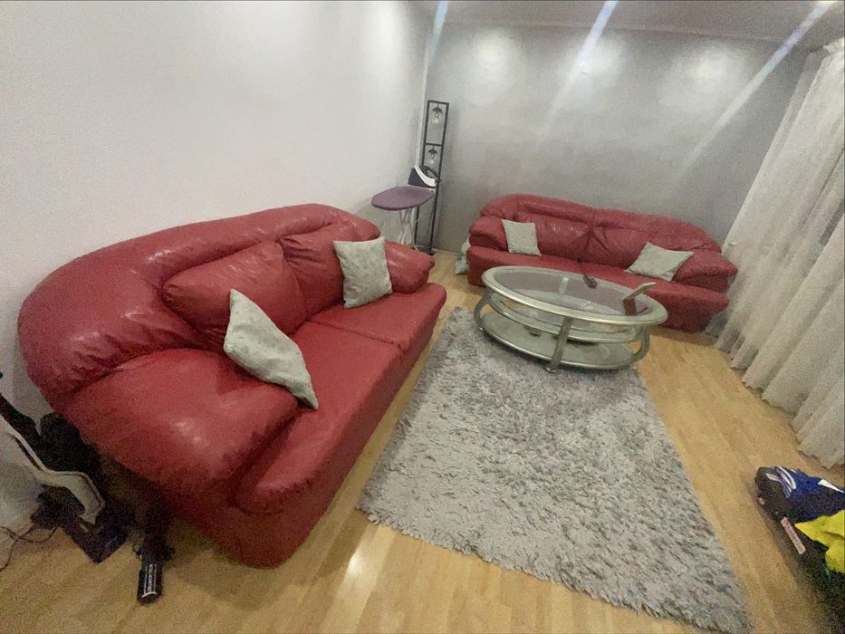 2 Canapele piele de 2 locuri si 3 locuri