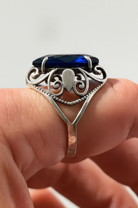 Кольцо с сапфиром
