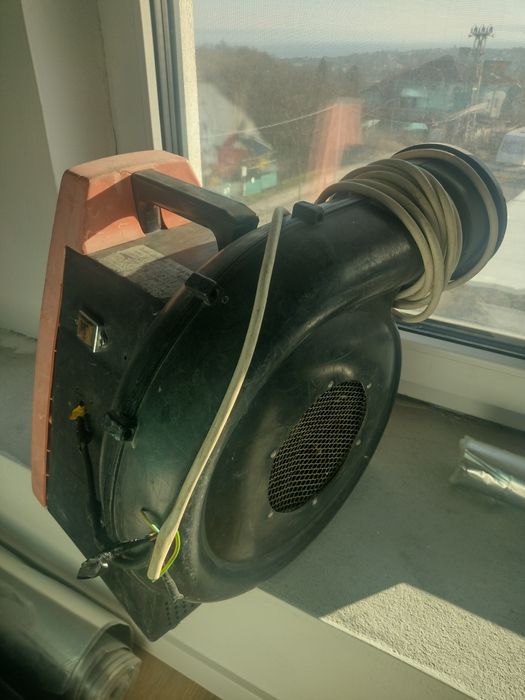 Надуваем батут (пързалка)