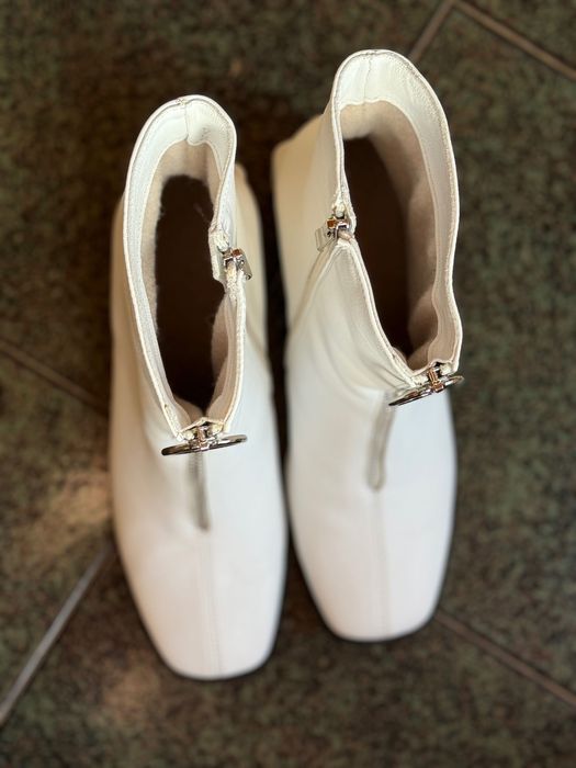 Дамски бели боти от естествена кожа