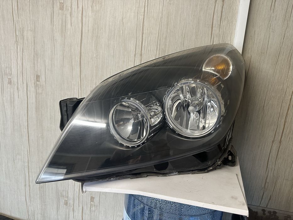 Ляв фар за Опел Астра H