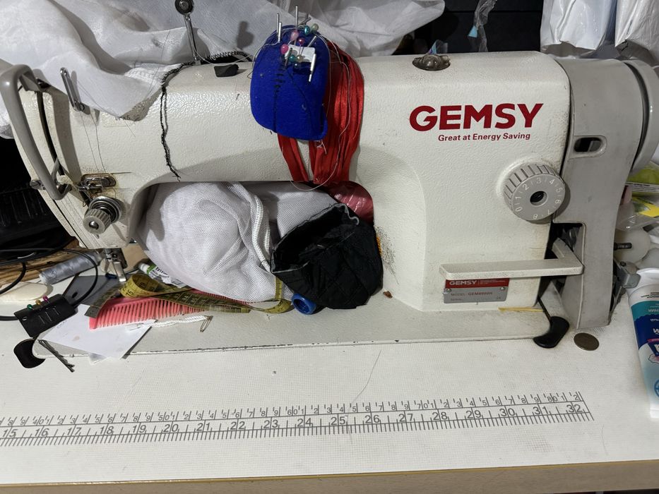 Швейная машина оверлок