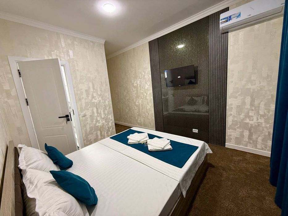 Yakkasaroy US MOON HOTEL