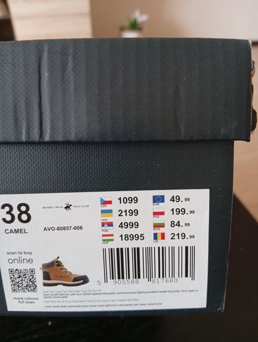 Продавам детски зимни боти Polo Club и кецове на Nike+ подарък