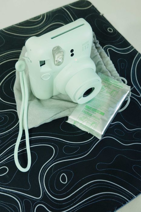 Instax mini 12 +в ПОДАРОК картридж (10 фото) + бархатный чехол-мешочек