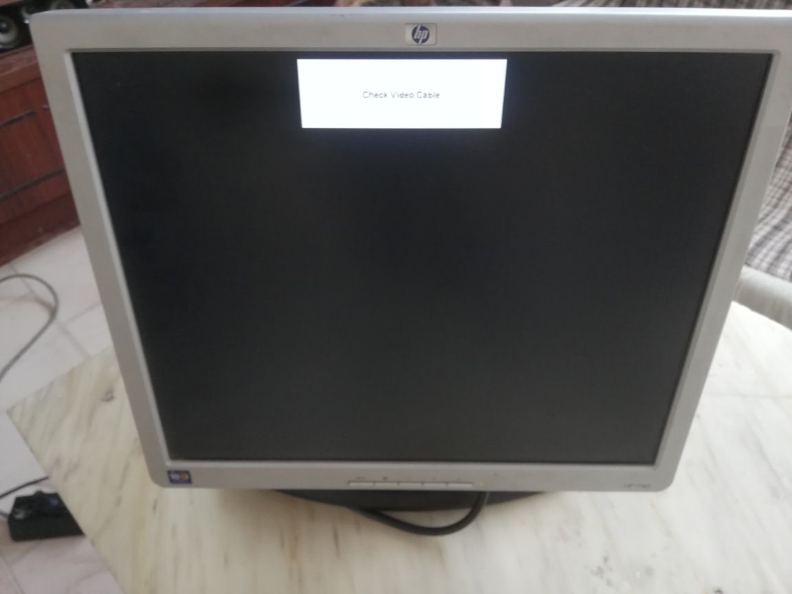 Продавам Монитор HP