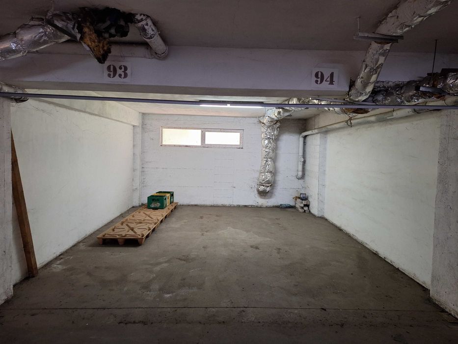 Vand apartament cu 1 camere si 2 garaje