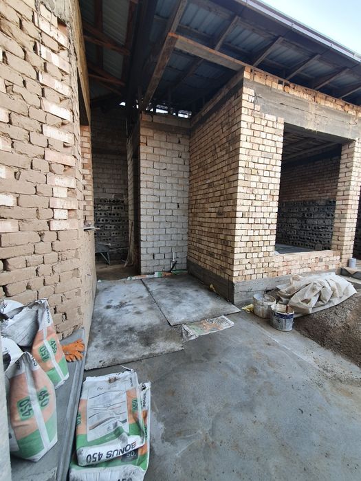 Учаска,коробка сотилади.