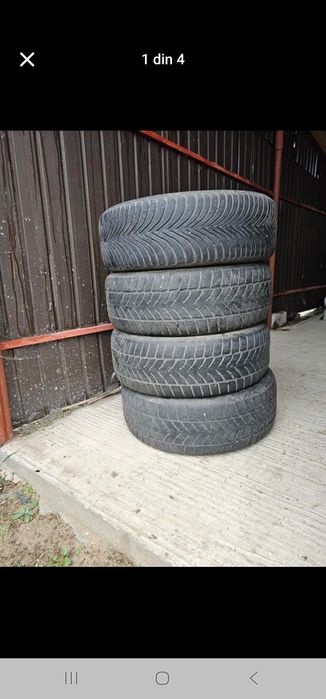 Vând cauciucuri iarna 215 60 17