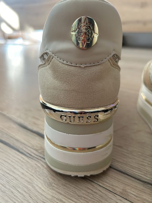 Носени Сникърси Guess