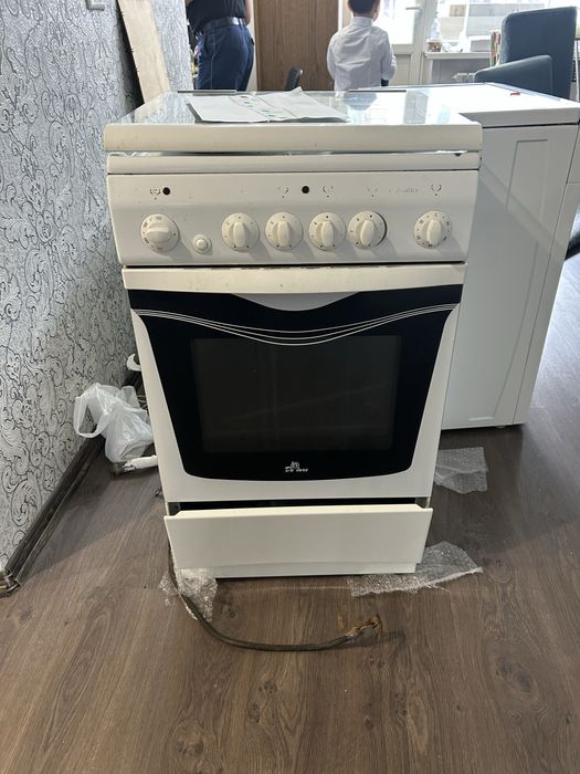 Продам электроплиту Делюкс