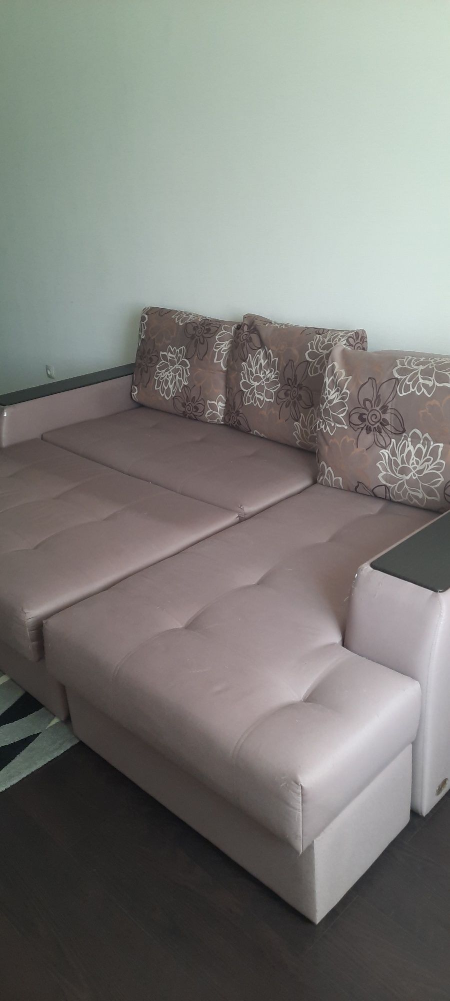 Продам диван в хорошем состоянии