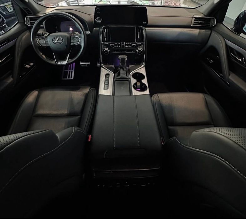 Lexus LX 600 год 2022