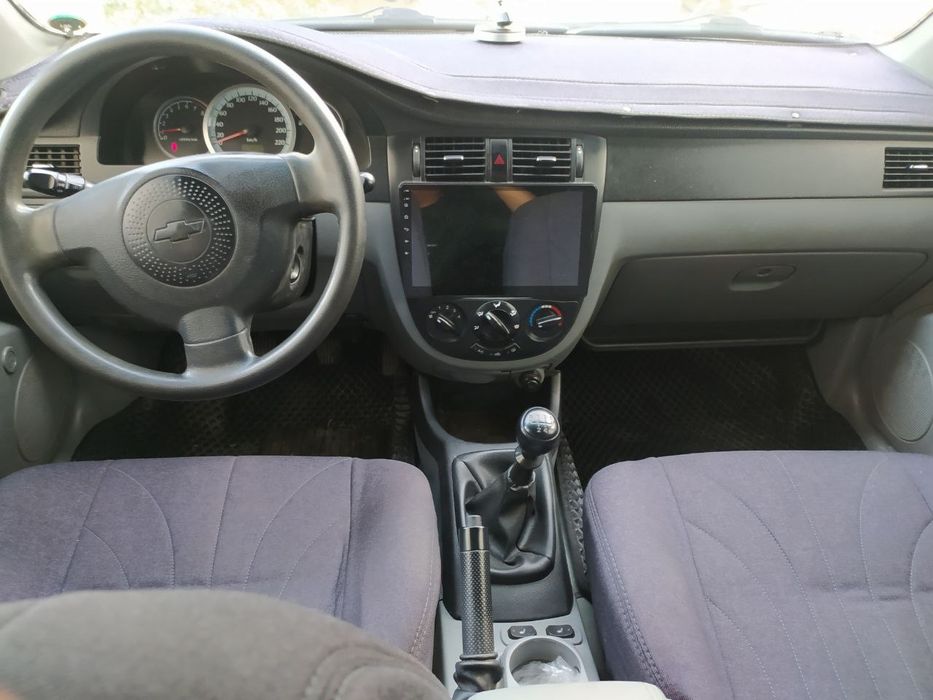 Lasetti 1.8 sotiladi