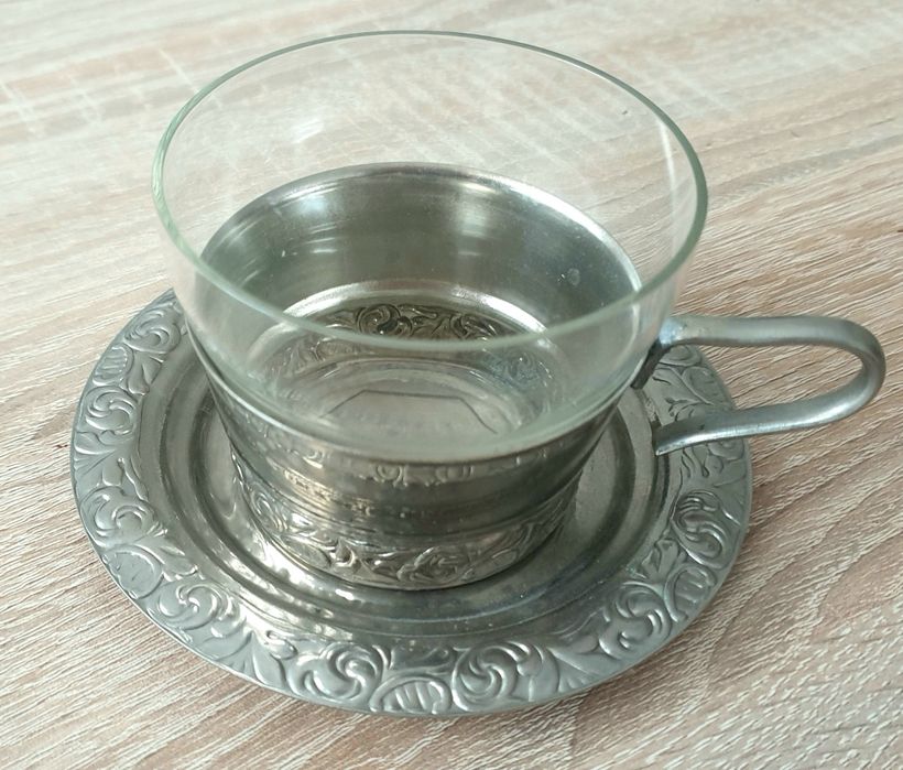 Чаши за чай и кафе с метален държач
