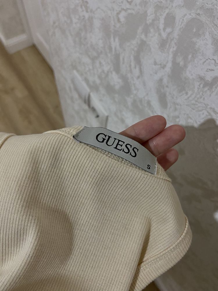 Платье от guess