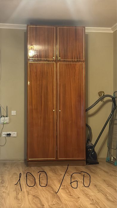 Шкаф хорошее качество. Чехия. Литое дерево