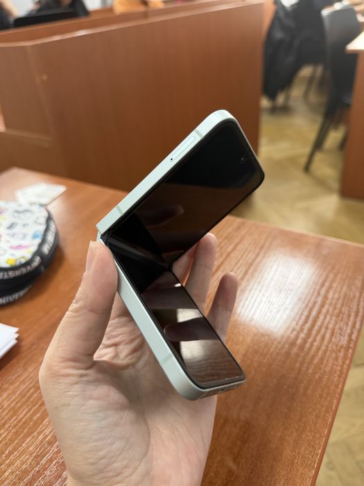 Продам Samsung Z Flip 6