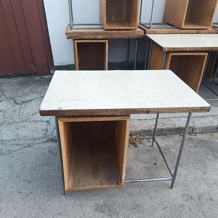 Дървено метално бюро чин