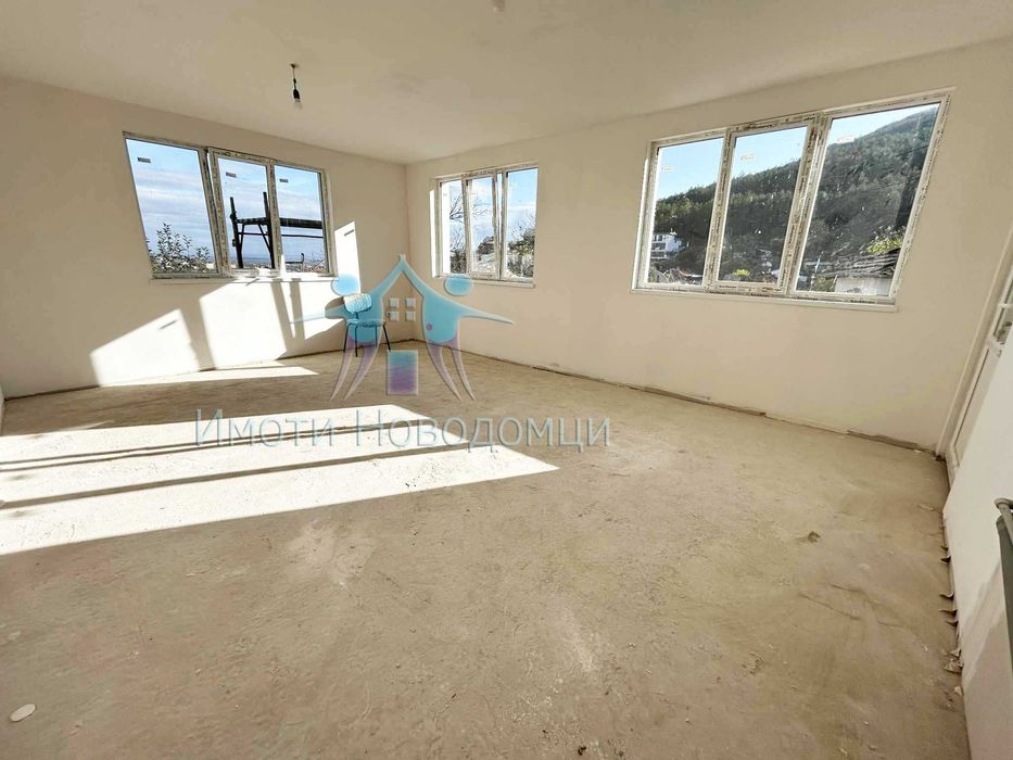 Тухлена самостоятелна къща в гр.Шумен, кв. Куршун чешма