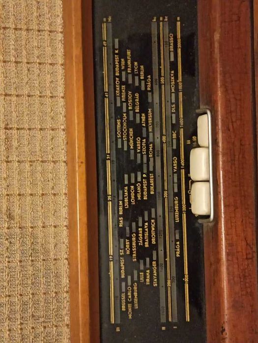 Radio vechi R 946 FA - pe lampi - de colectie - Fabricat in Ungaria