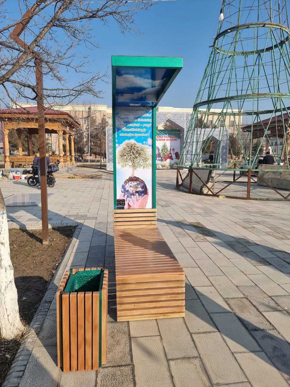 Скамейка с USB/QI-зарядкой