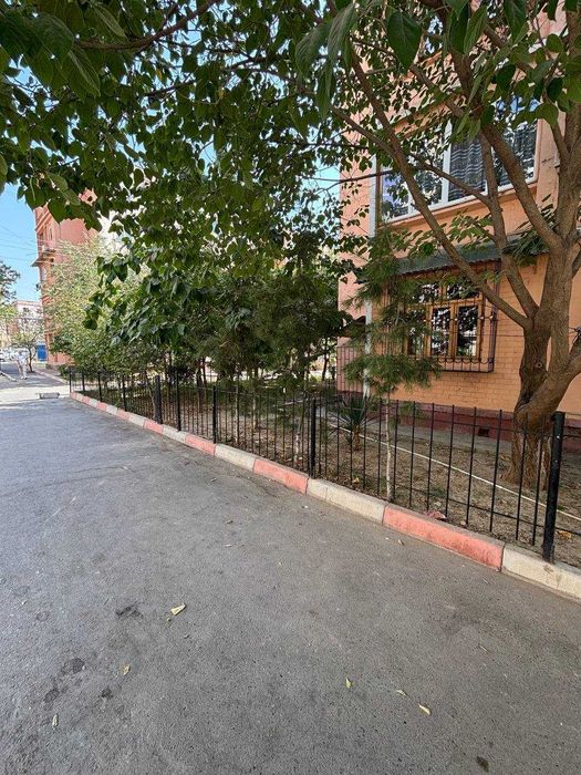 СРОЧНО !! Продается квартира в Яшнабаде 2/1/5 ( 50 кв/м ) Авиасозлар 2