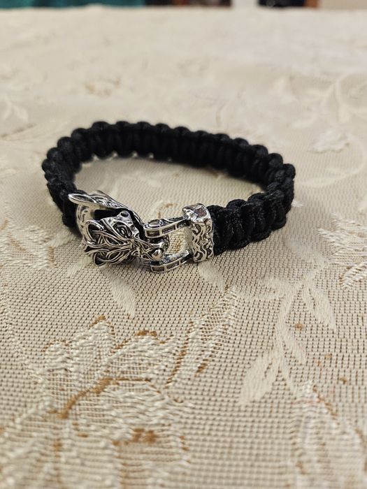 Дълга гривна с вълча глава