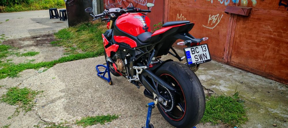 Bmw s1000r impecabil îngrijita ca la carte 13000 km