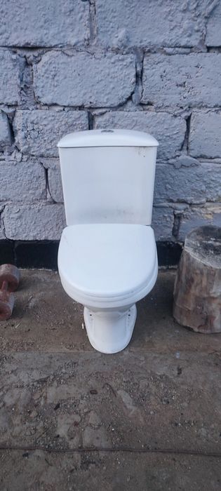 Продам унитаз с бочком