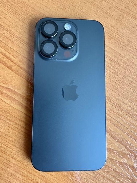 iPhone 15 Pro 128 GB – в гаранция  90 % батерия, идеално състояние