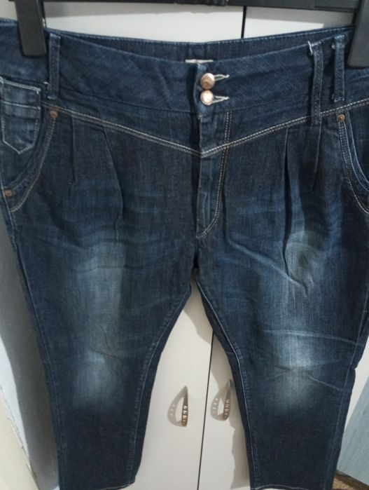Blugi de damă mărimea 40