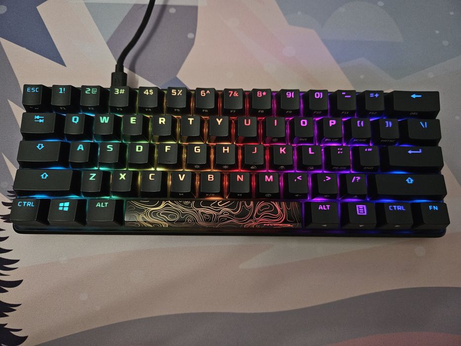 Tastatură Gaming HyperX Alloy Origins 60% + Mousepad Legion