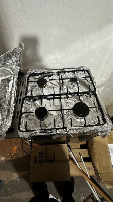 Aragaz Beko 4 arzatoare gaz, cuptor electric