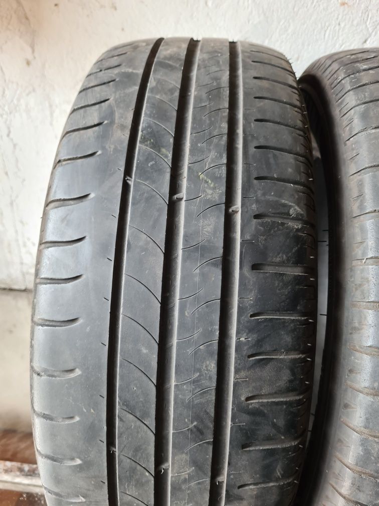 2 бр. летни гуми 215/60/16 Michelin DOT 3915 4-5 mm