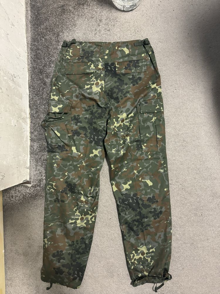 Pantaloni militari flecktarn