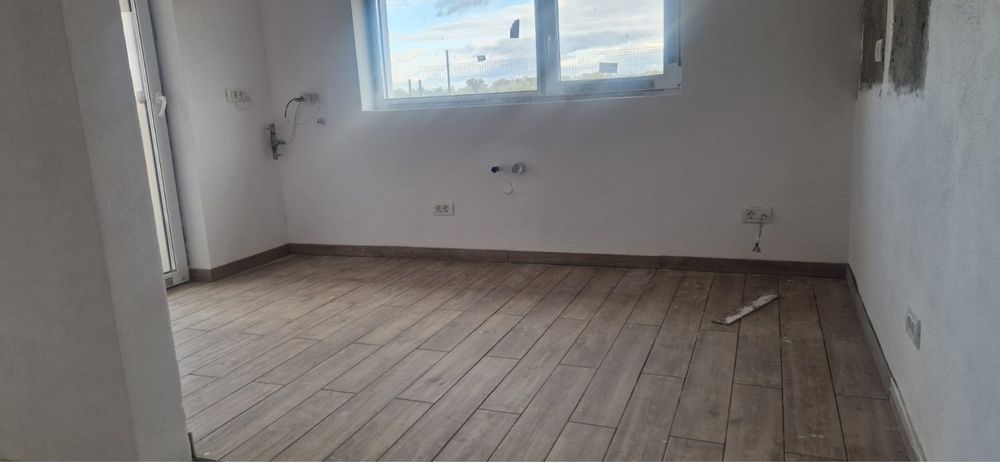 Proprietar, vand duplex.