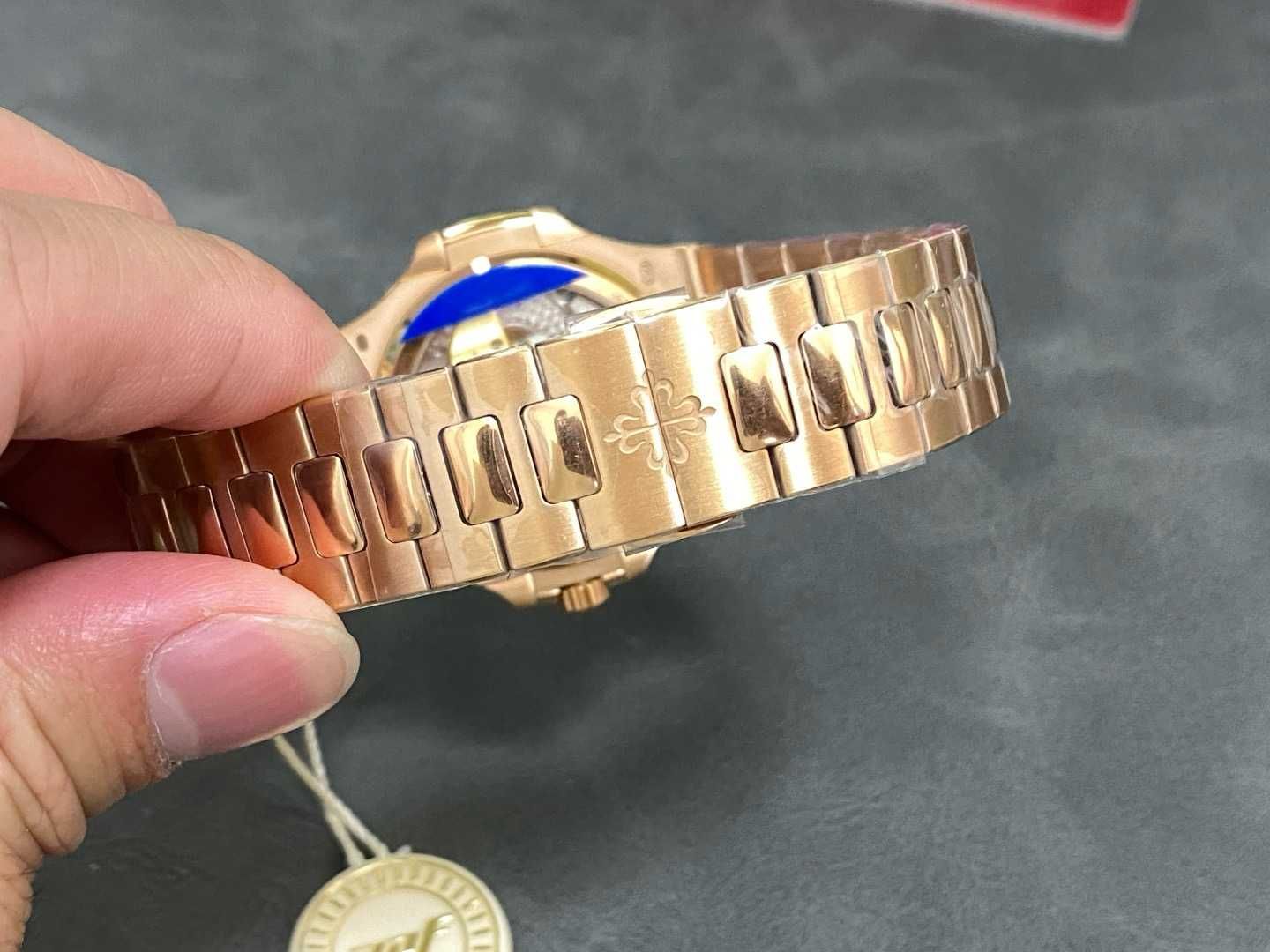 Patek Philippe Nautilus V3 злато